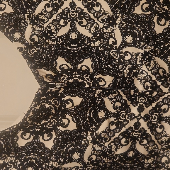 Torrid Sleeveless Lace Print Peplum Top - Picture 6 of 10